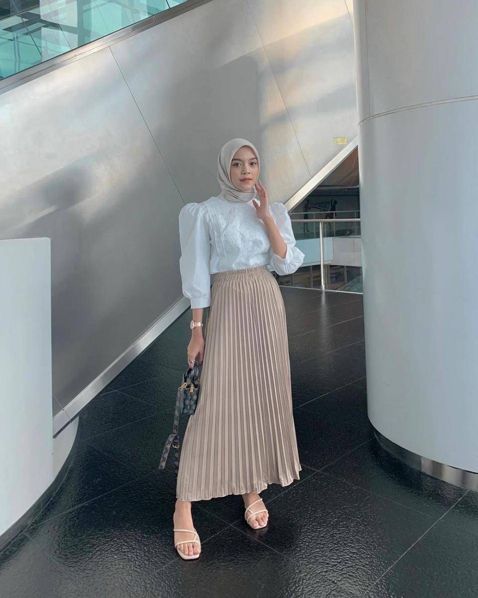 OOTD bukber dengan rok yang simpel tapi kece abis (instagram.com/febiolanabilaa)
