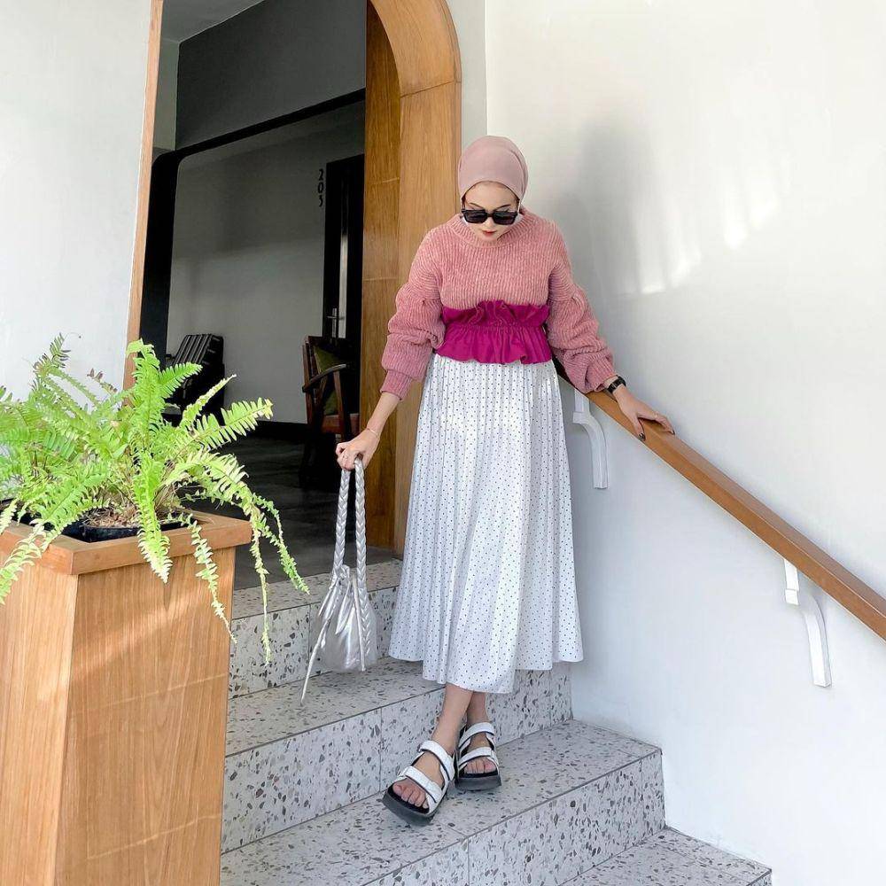 OOTD bukber dengan rok yang simpel tapi kece abis (instagram.com/fadhillakhaerunisa)