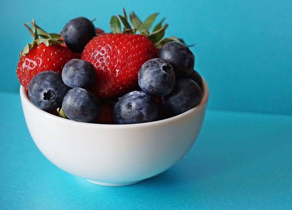 ilustrasi berries (pexels.com/Suzy Hazelwood)