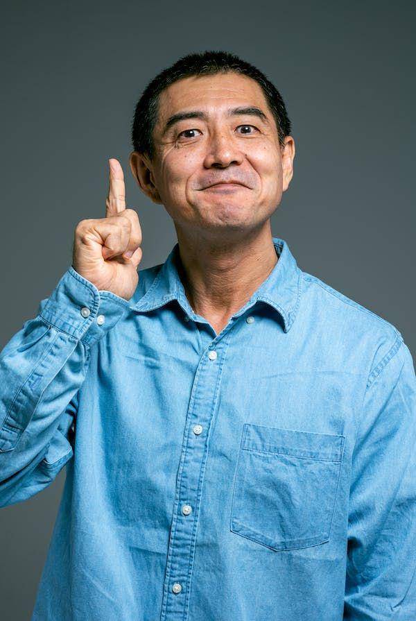 ilustrasi seorang laki-laki berpikir (pexels.com/Ketut Subiyanto)