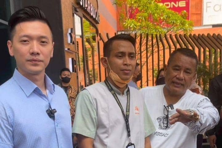 Temukan Dompet Milik Hotman Paris, Cleaning Service Ini Tolak Imbalan
