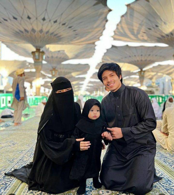 Potret Aurel Hermansyah dan keluarga di Madinah (instagram.com/aurelie.hermansyah)