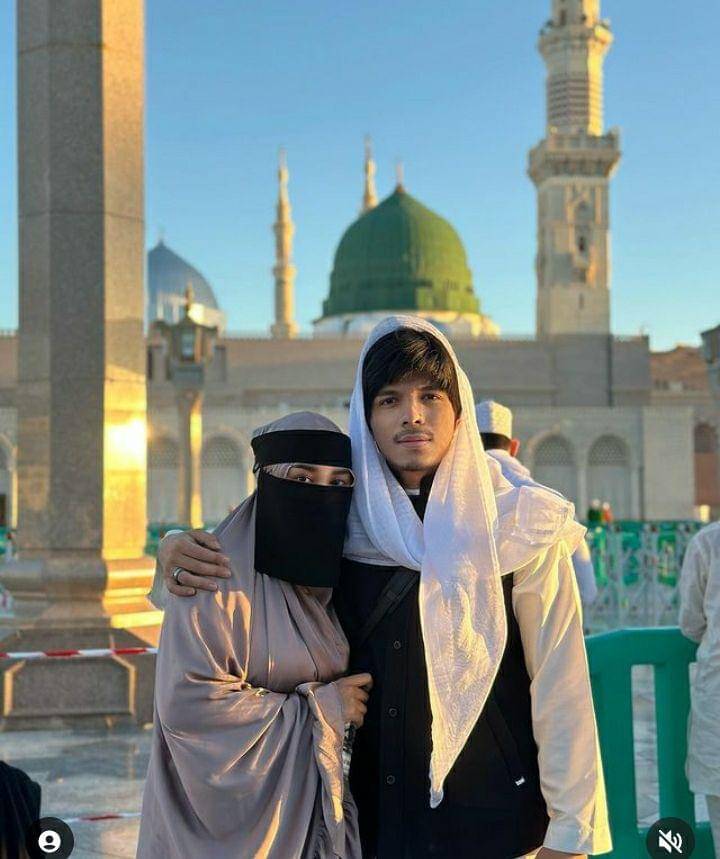 Potret Aurel Hermansyah dan keluarga di Madinah (instagram.com/aurelie.hermansyah)