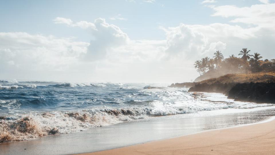 Gelombang Pantai Selatan di DIY hingga 4 Meter, BMKG Wisatawan hingga Nelayan Berhati-hati  