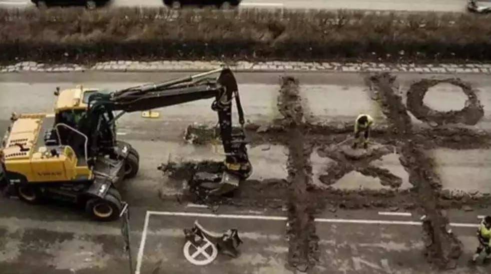 cara nyeleneh perbaiki jalan yang rusak (instagram.com/infotekniksipil)