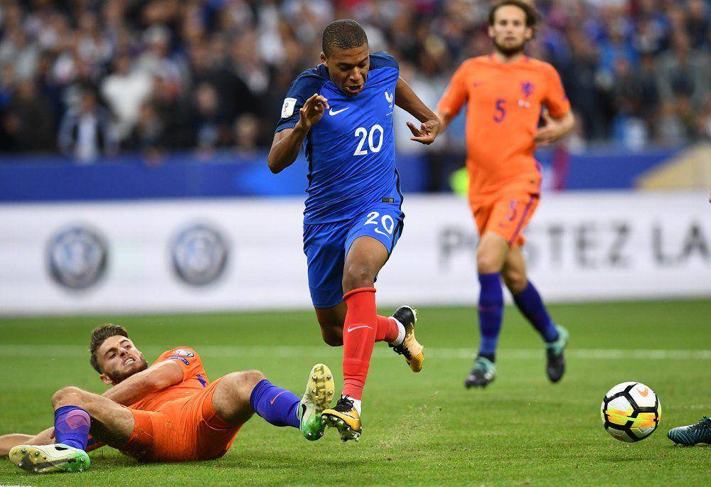 Prancis melawan Belanda di kualifikasi Piala Dunia 2018. (twitter.com/FrenchTeam)