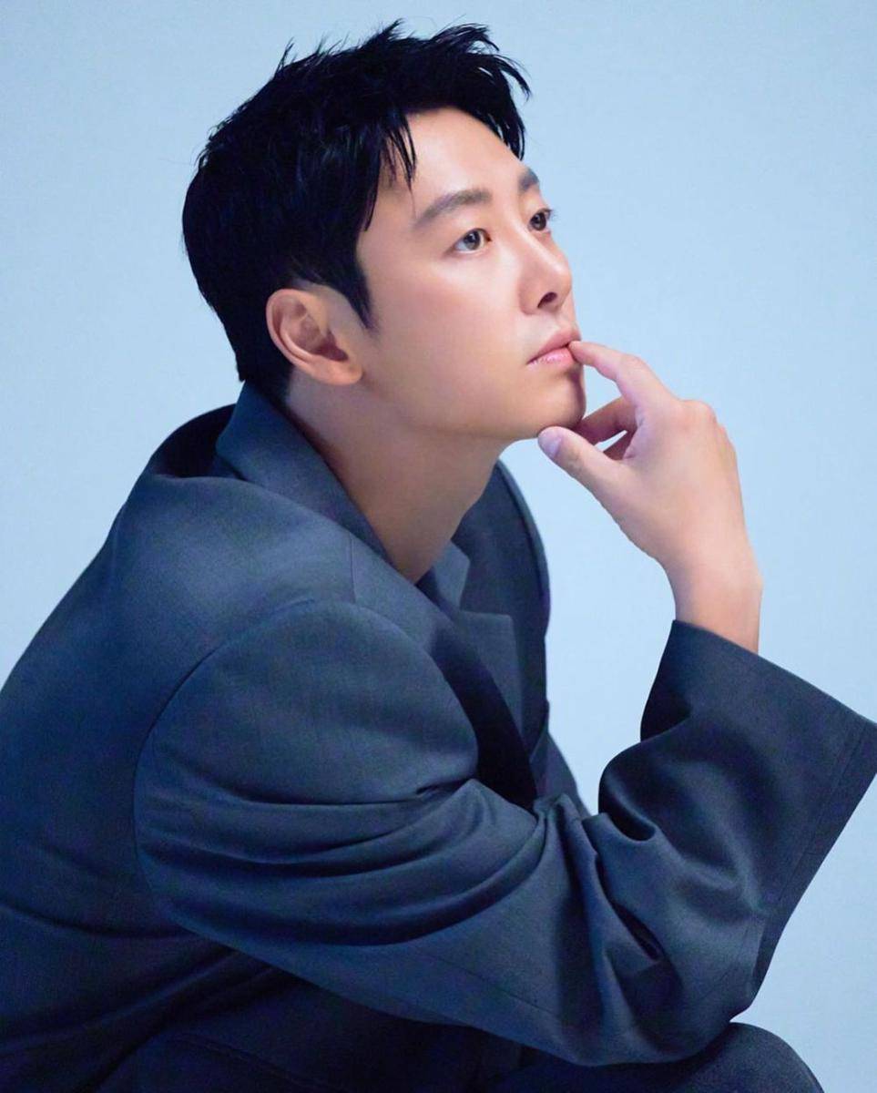 Kim Dong Wook (instagram.com/keyeastofficial)