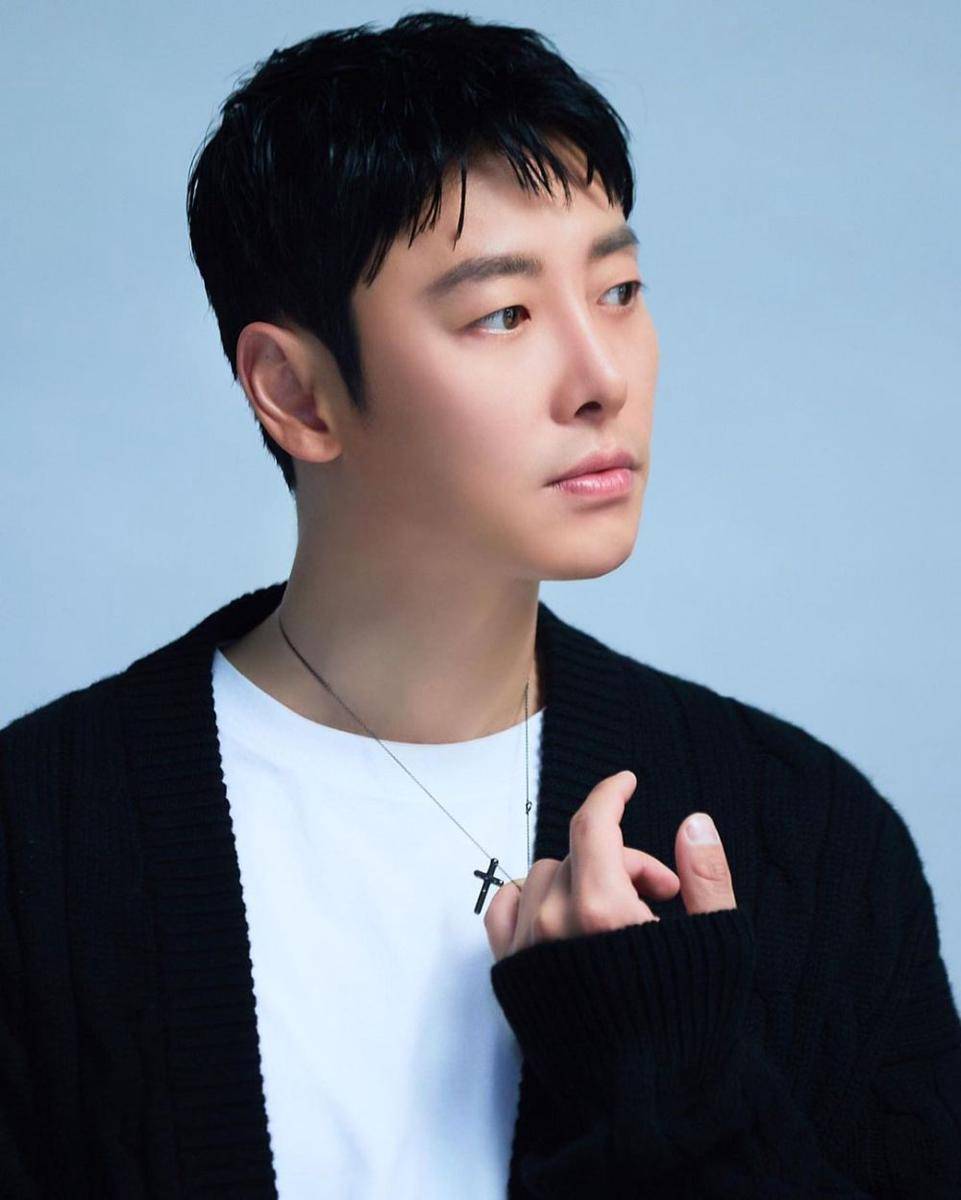 Kim Dong Wook (instagram.com/keyeastofficial)