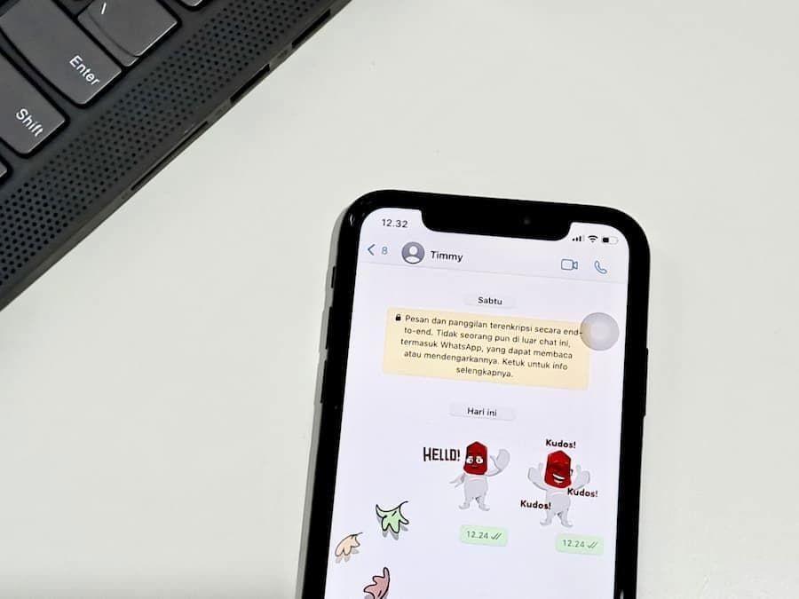 Cara Membuat Stiker WA di HP dan PC, Chat Makin Ekspresif!