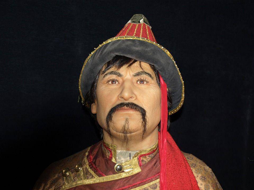 sebuah patung lilin dari Genghis Khan, pemimpin besar Mongolia (pixabay.com/alekseynemiro)