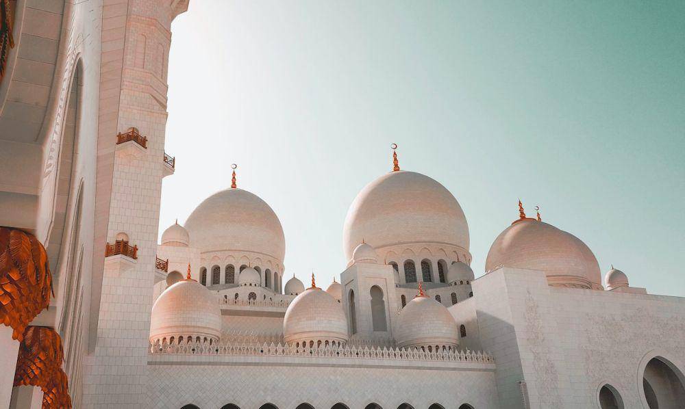 ilustrasi halaman masjid (pexels.com/Adnan Uddin)