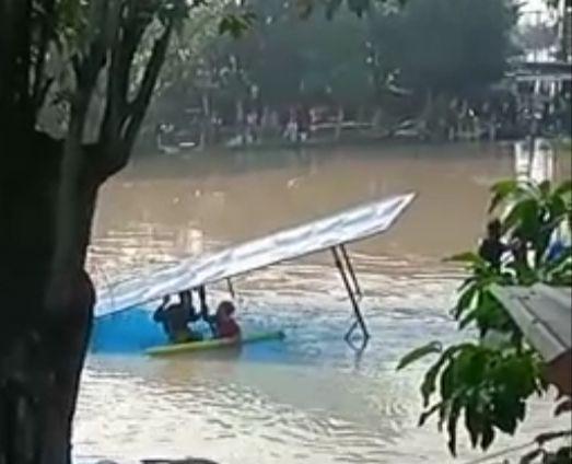 Begini Kronologi Perahu Tambang yang Tenggelam di Karang Pilang