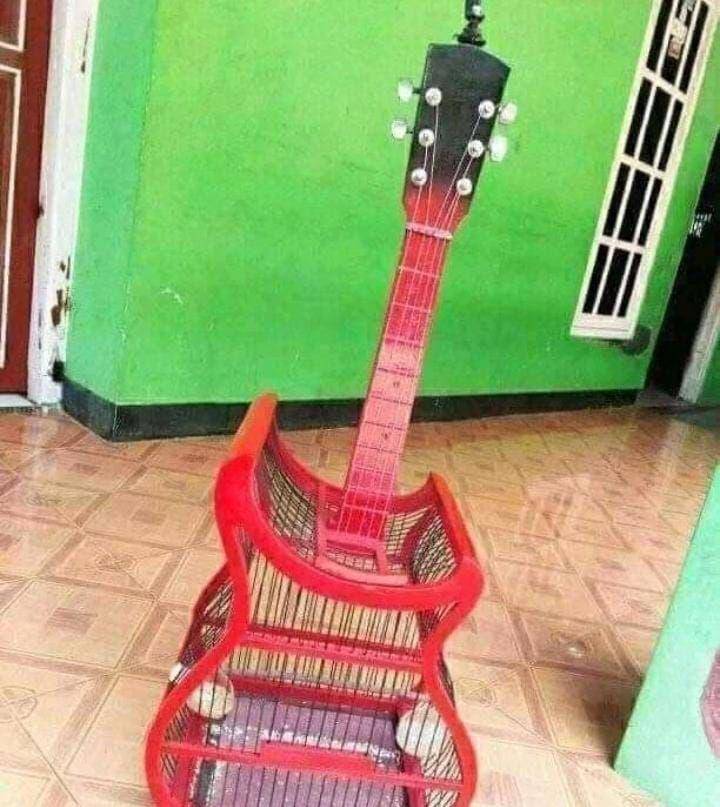 desain gitar yang nyeleneh abis (instagram.com/sukijan,id)