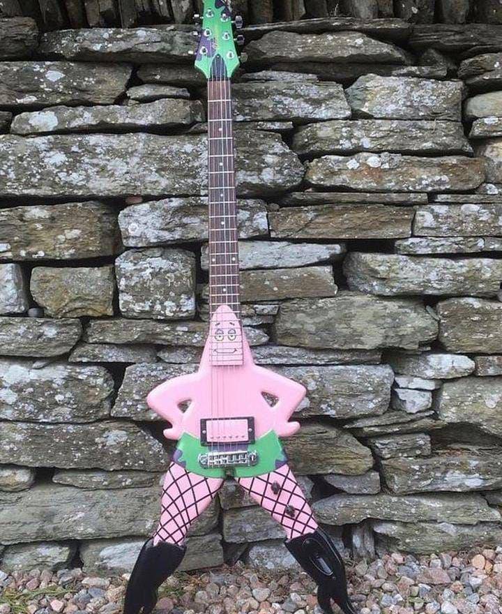 desain gitar yang nyeleneh abis (instagram.com/uglydesign)