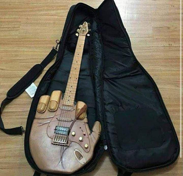 desain gitar yang nyeleneh abis (instagram.com/uglydesign)