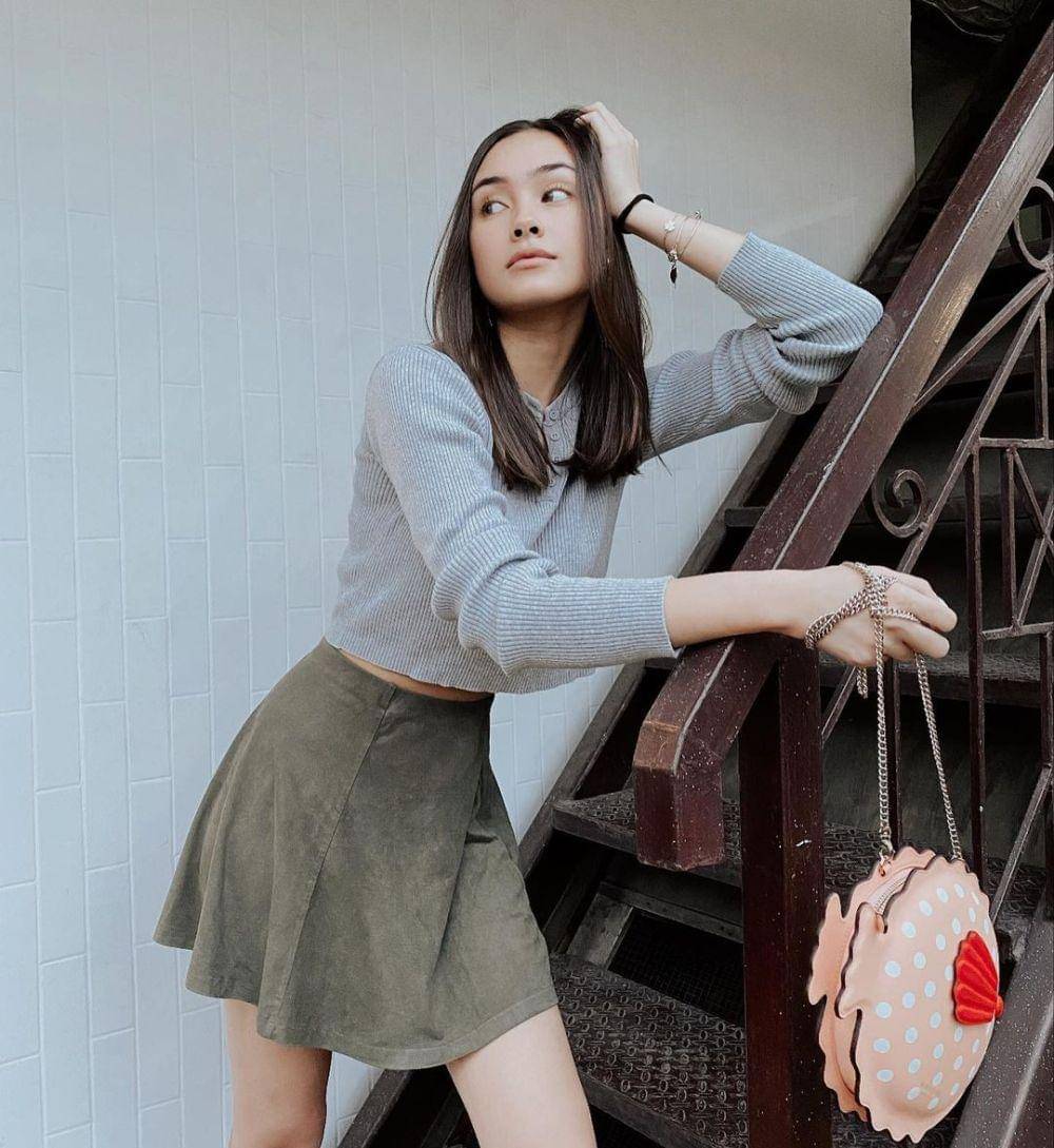 ide outfit minimalis ala Caitlin Halderman (instagram.com/caitlinhalderman)