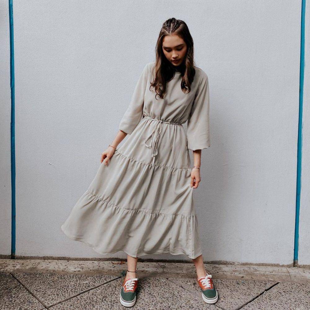 ide outfit minimalis ala Caitlin Halderman (instagram.com/caitlinhalderman)