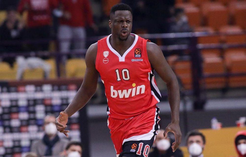 10 Potret Moustapha Fall, Bigman Tangguh yang Jadi Andalan Olympiacos