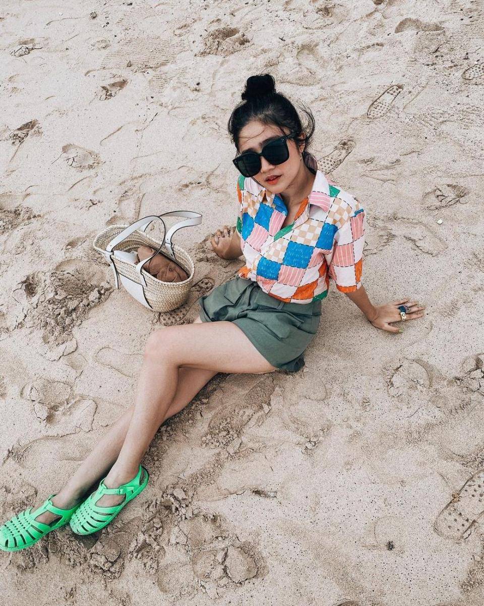 padu padan outfit pattern ala Febby Rastanty (instagram.com/febbyrastanty)