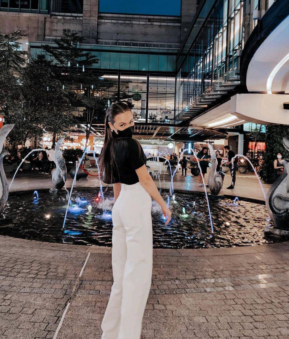 ide outfit minimalis ala Caitlin Halderman (instagram.com/caitlinhalderman)