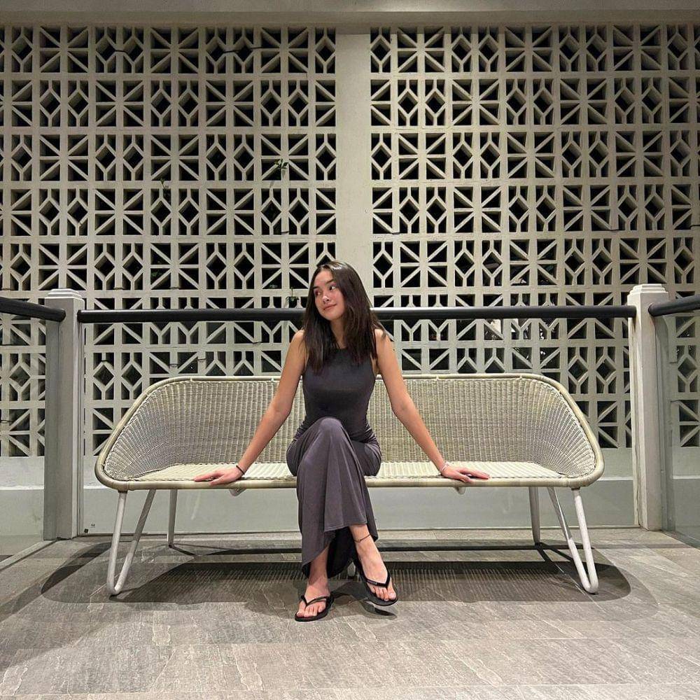 ide outfit minimalis ala Caitlin Halderman (instagram.com/caitlinhalderman)