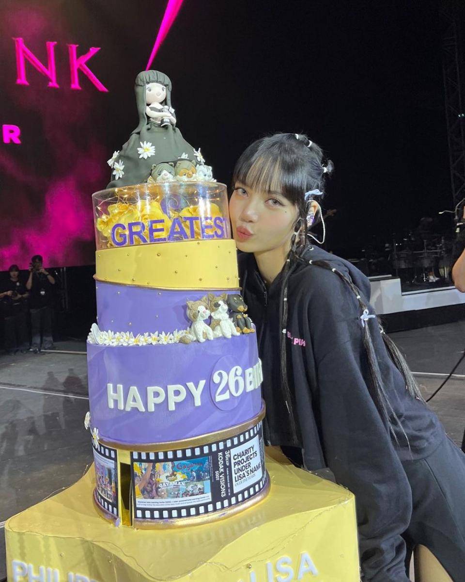 Lisa BLACKPINK rayakan ulang tahun ke-26 (instagram.com/lalalalisa_m)