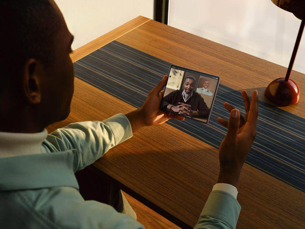 potret konstruksi bodi Tecno Phantom V Fold (mobile-phantom.com)