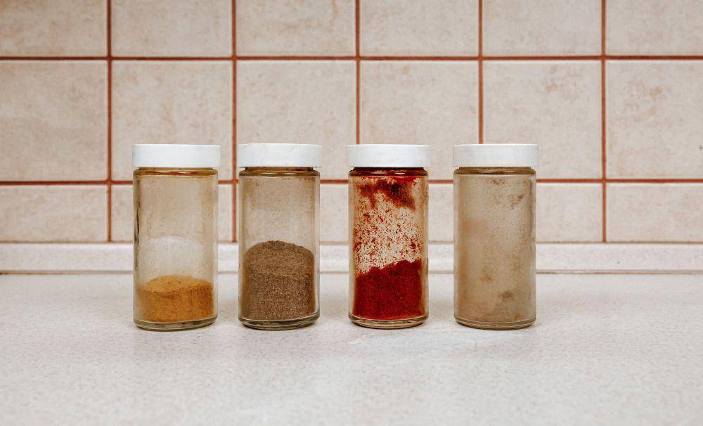 ilustrasi bumbu dapur halus (unsplash.com/Diana Polekhina)