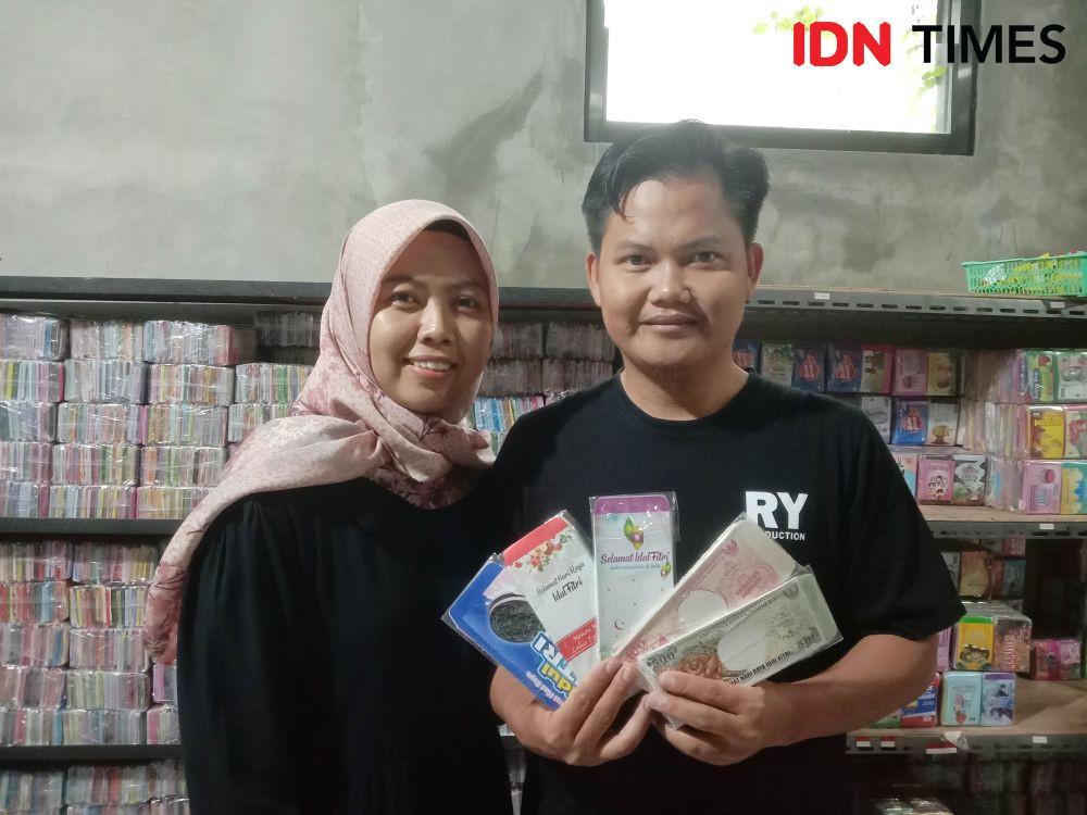 Produksi Amplop Lucu, Ry Production Berdayakan Ibu Rumah Tangga
