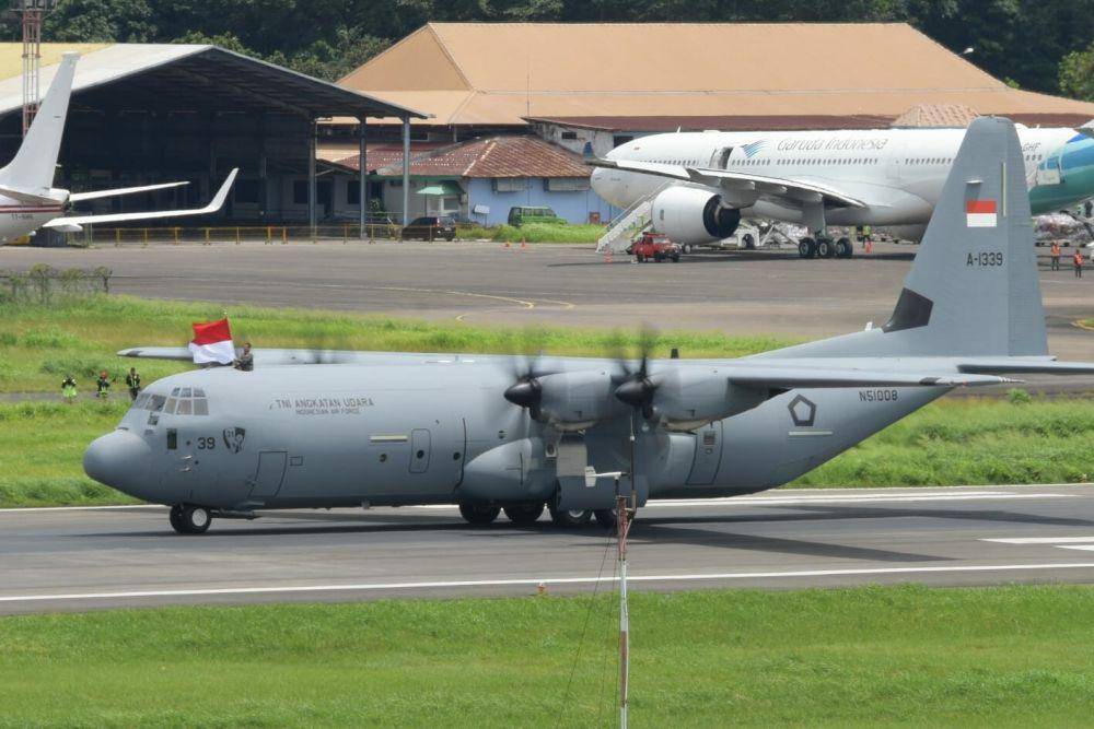 Super Hercules mendarat di Bandara Halim Perdanakusuma (tni-au.mil.id)