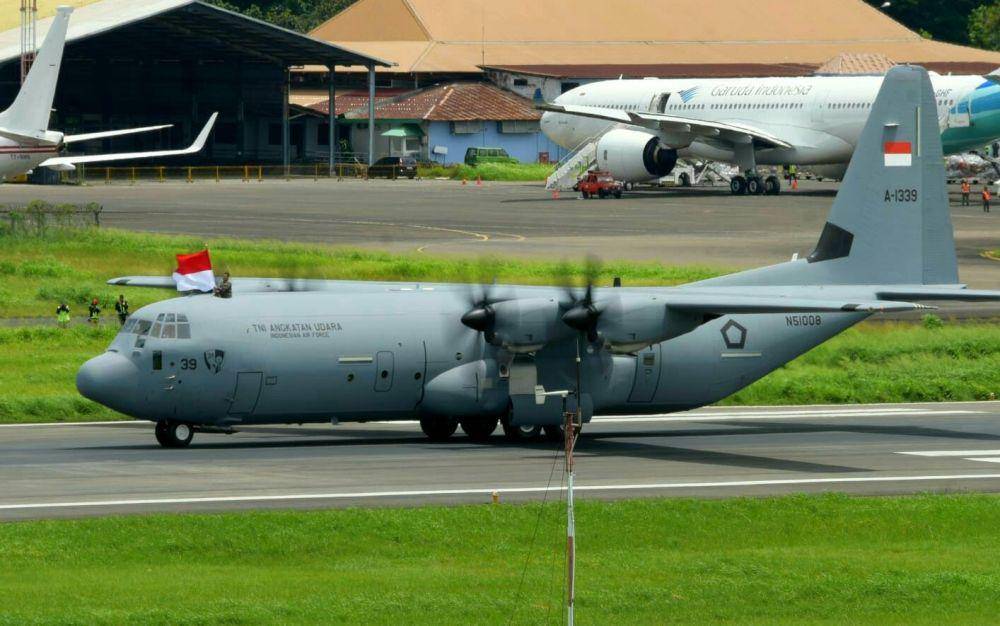 Super Hercules mendarat di Bandara Halim Perdanakusuma (tni-au.mil.id)