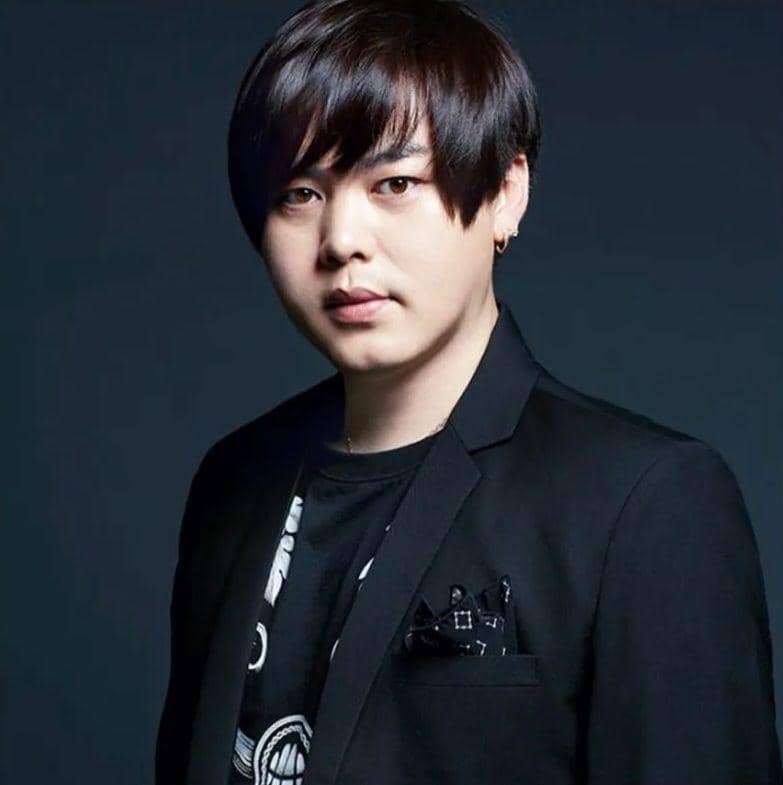 Moon Hee Jun (instagram.com/chorokbaemenm)