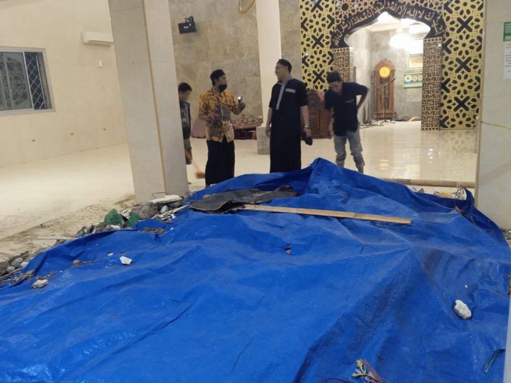Kubah Masjid di Makassar Ambruk saat Warga Tarawih, 12 Orang Terluka