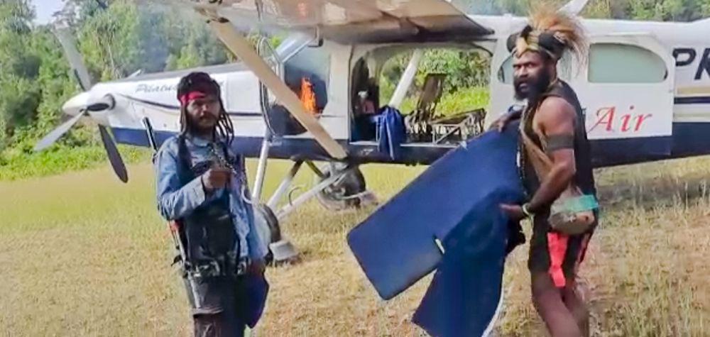 16 Tersangka Pembakaran Pesawat Susi Air di Papua Diumumkan Jadi Buron