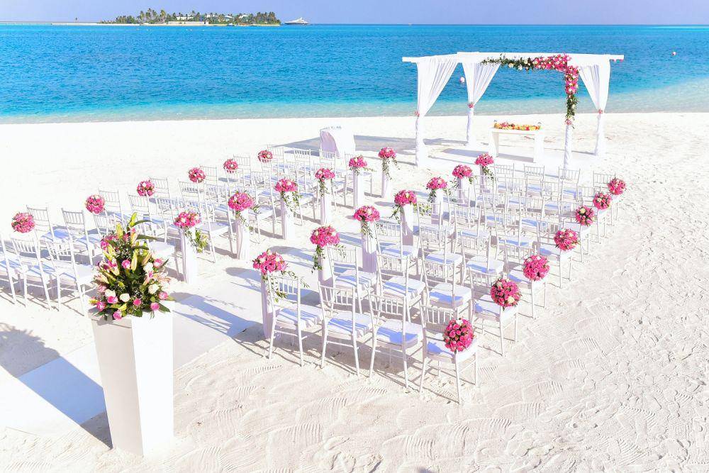 inspirasi wedding venue di pantai (pexels.com/@asadphotography)