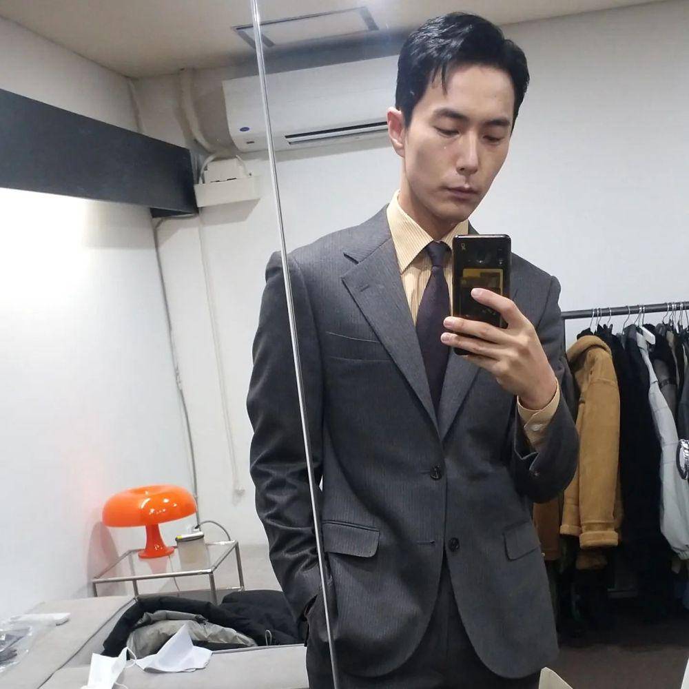 Jeon Shin Hwan di Love to Hate You (instagram.com/onmomhwan)