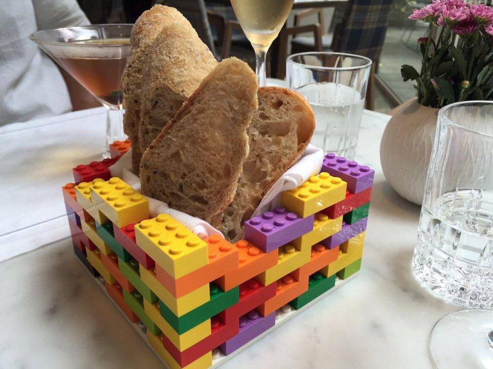potret makanan disajikan di atas mainan (reddit.com/user/RUSTY_LEMONADE)