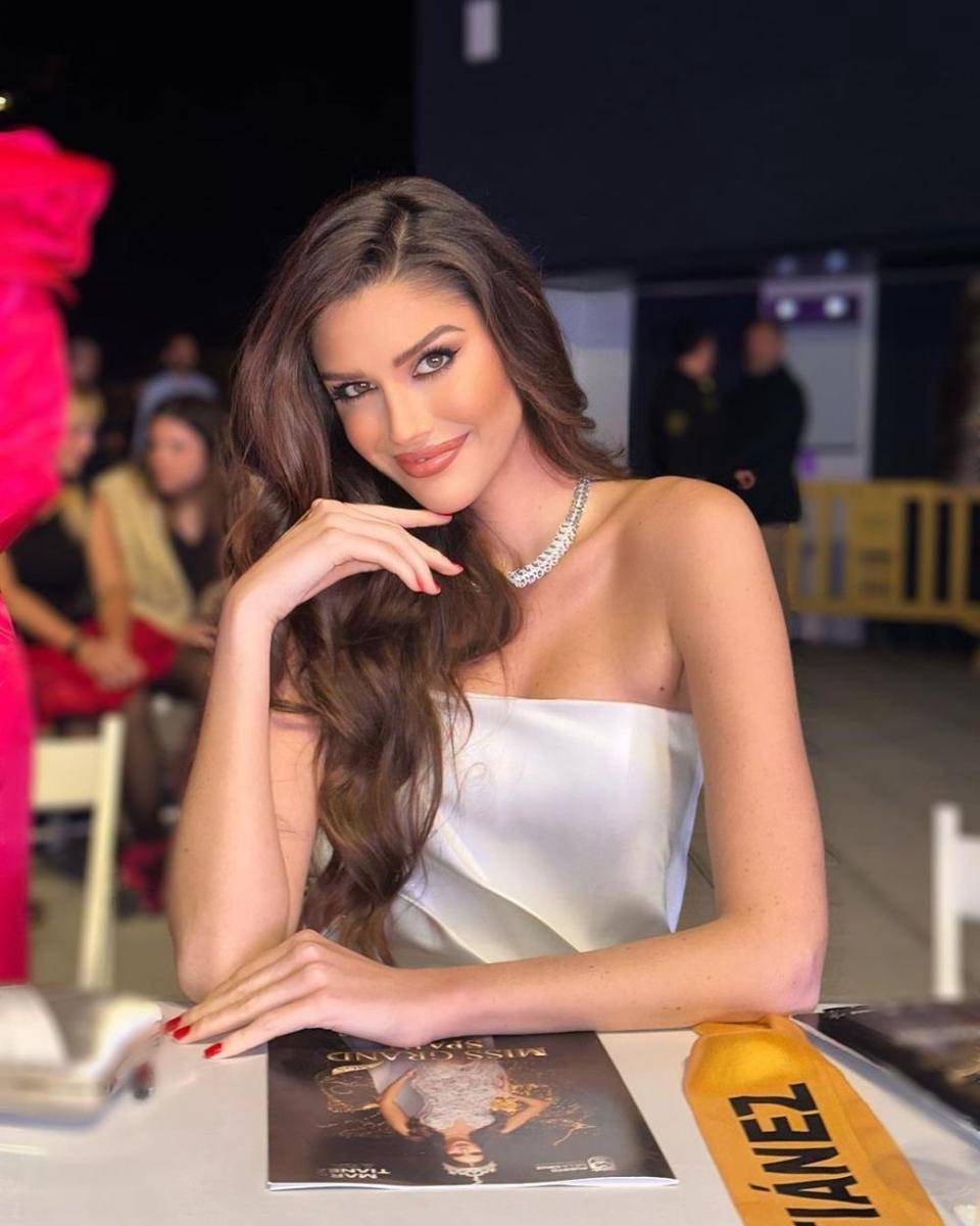 Potret Miss Grand International 2022 Saat Berada di Spanyol (Instagram.com/isanmenin)