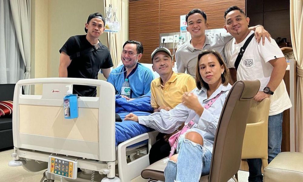 9 Potret King Nassar Jatuh Sakit, Dijenguk Anwar BAB hingga Iis Dahlia
