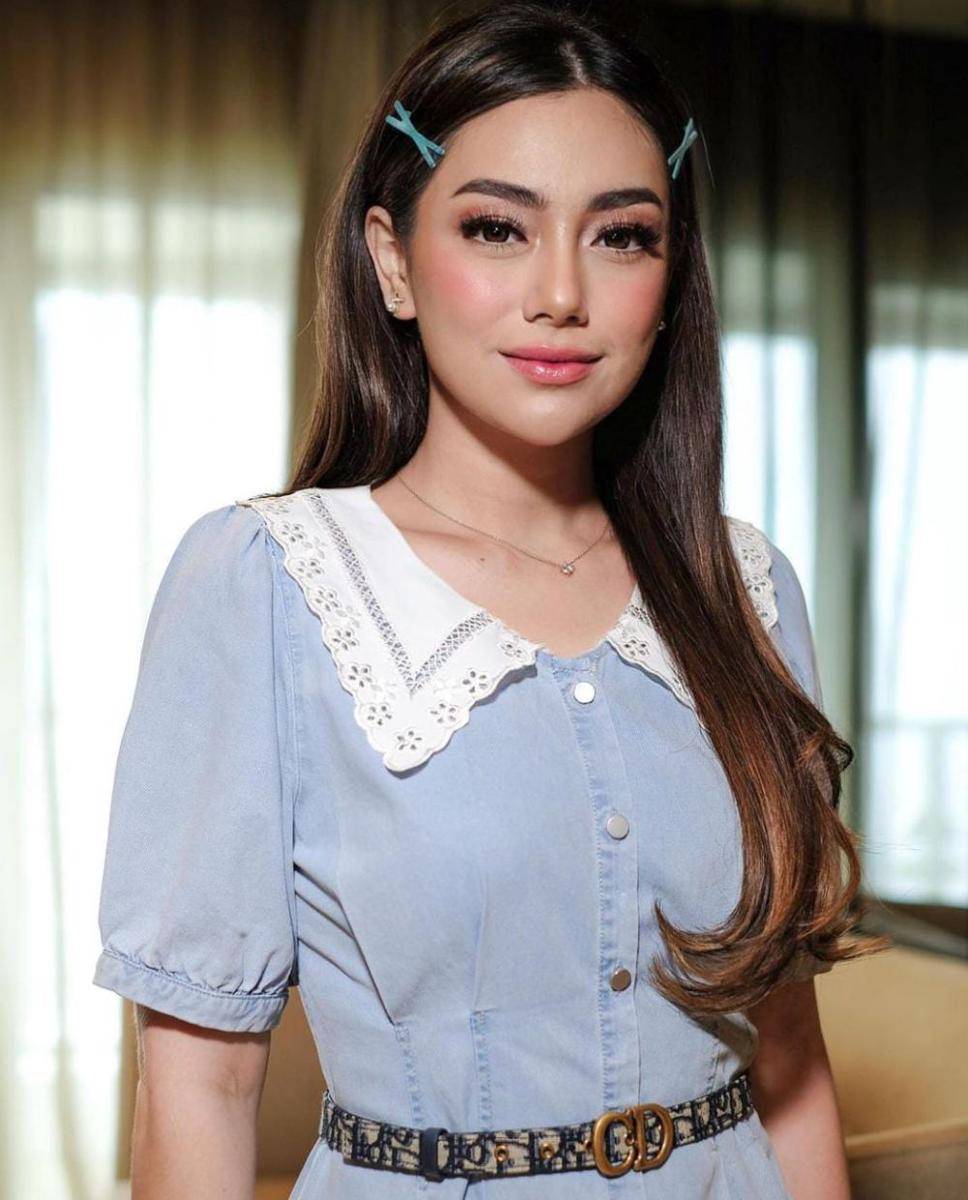 artis kelahiran April (instagram.com/loritayoung_mua)