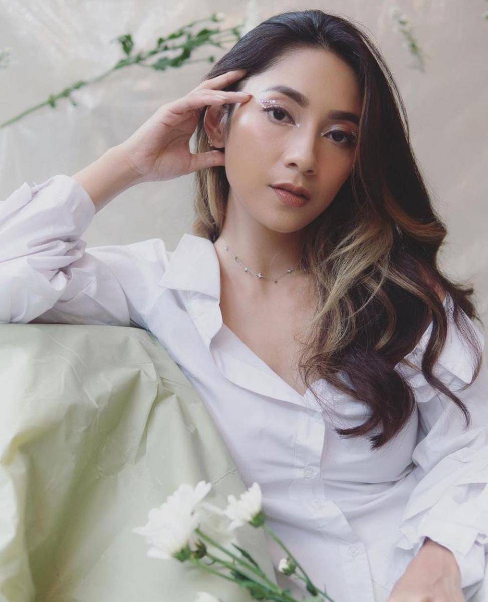 artis kelahiran April (instagram.com/dindakirana.s)