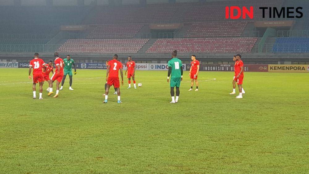 Tim sepak bola Burundi saat menggelar latihan di Stadion Patriot Candrabhaga,Kota Bekasi. (IDN Times/Imam Faishal)