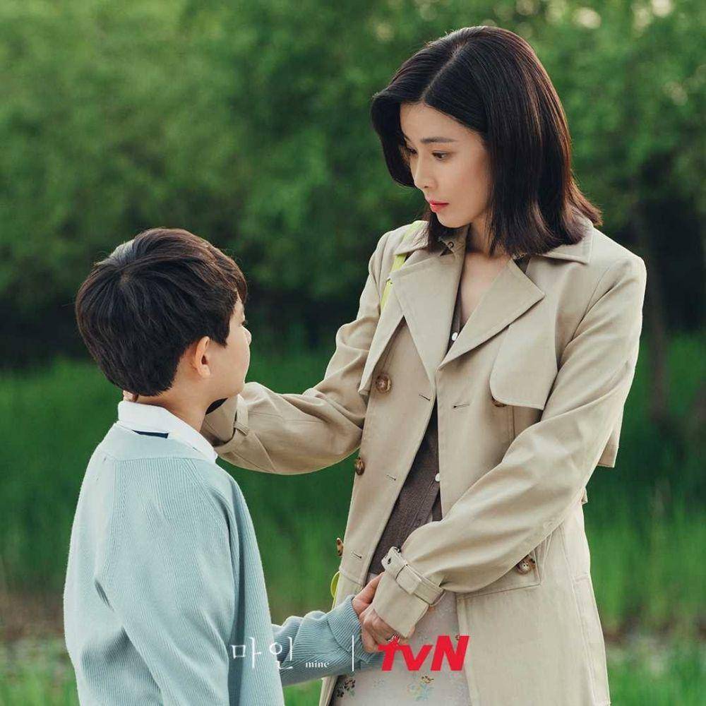 Jeong Hyun Jun dan Lee Bo Young di Mine (instagram.com/tvn_drama)