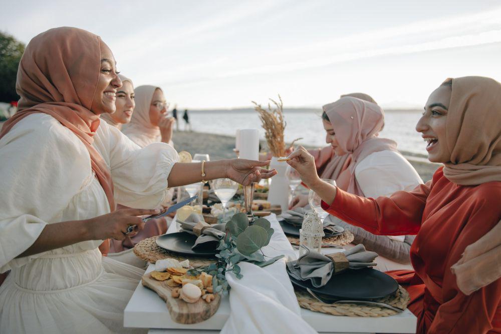 3 Cara Elegan Menolak Ajakan Bukber Tanpa Menyakiti Perasaan!