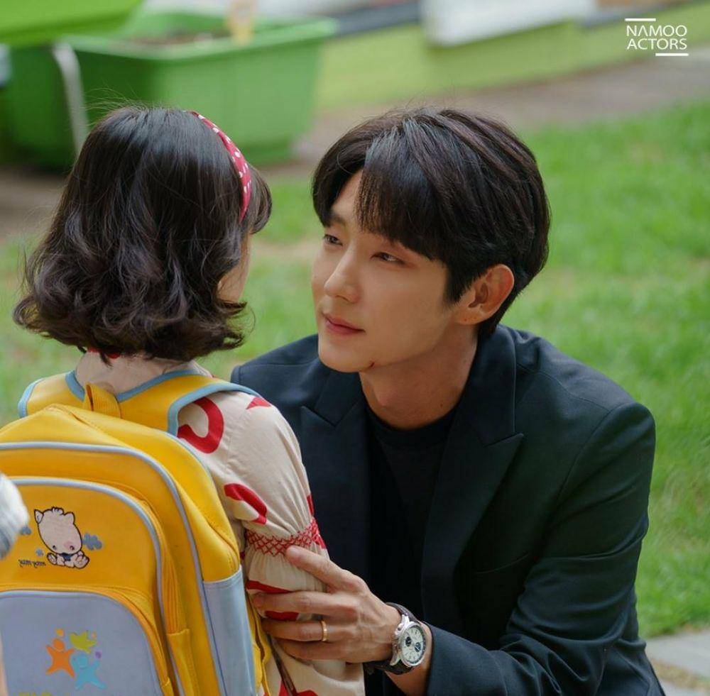 Lee Joon Gi di drama Flower of Evil (instagram.com/namooactors)