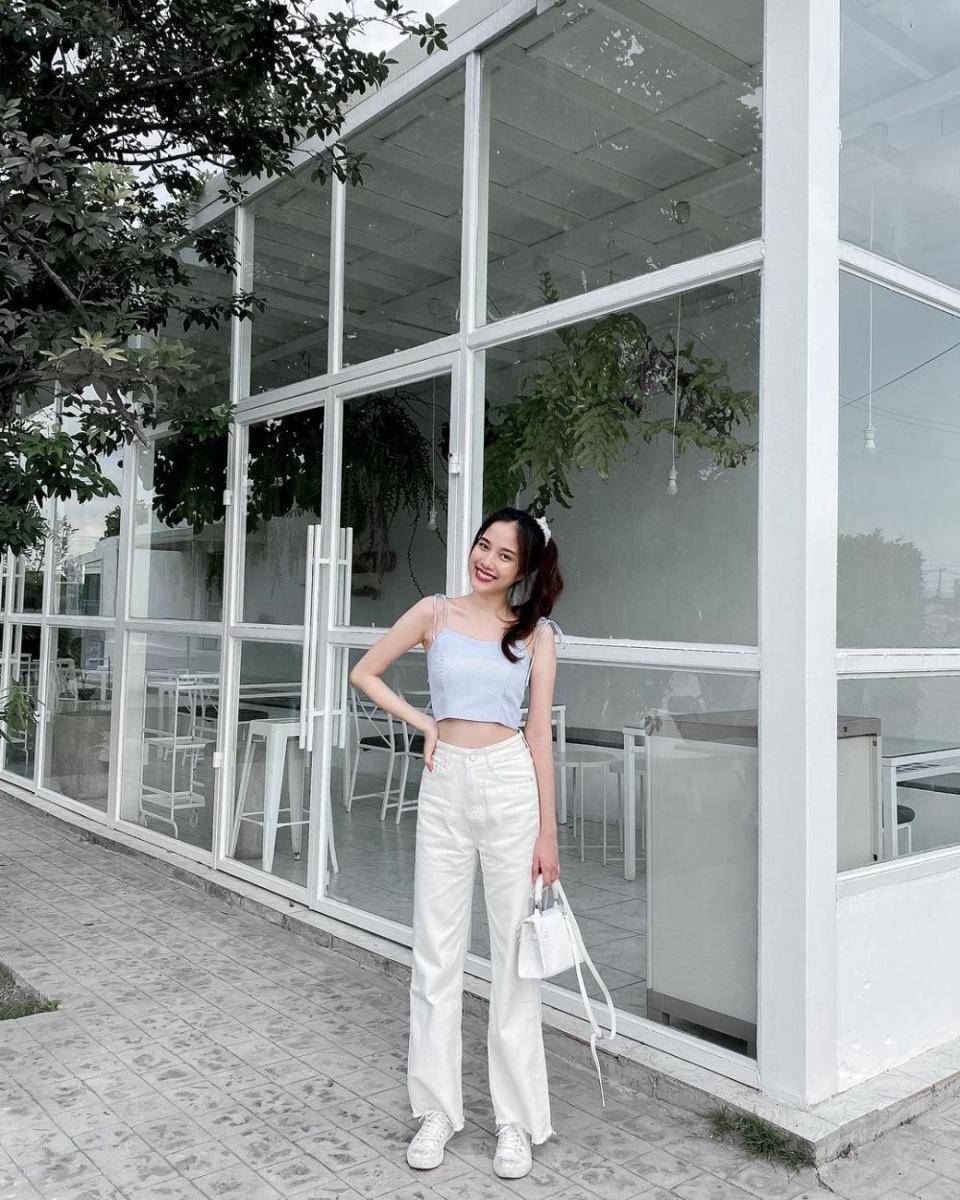 inspirasi outfit feminim ala Freen Sarocha (instagram.com/srchafreen)