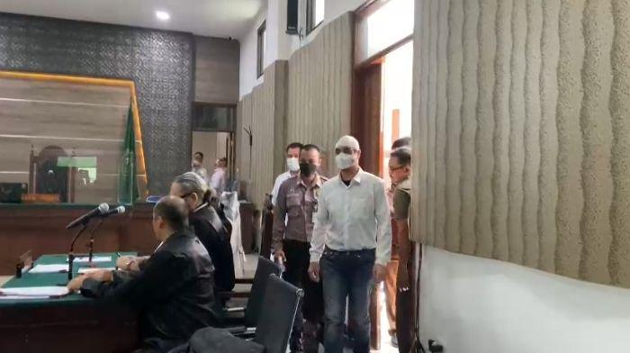 Terdakwa KDRT Ferry Irawan Dituntut 1,5 Tahun Penjara