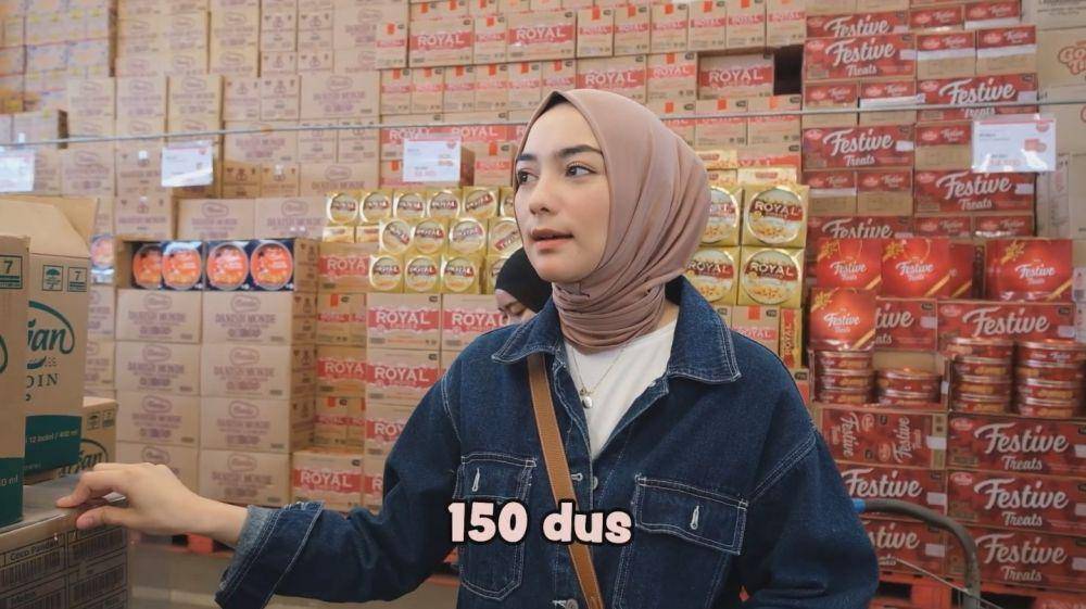 Citra Kirana bagi sembako (YouTube.com/Ciky Citra Rezky)