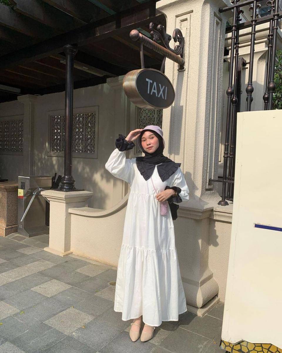 padu padan outfit warna putih ala Astri Ratnasari (instagram.com/nasariastri)