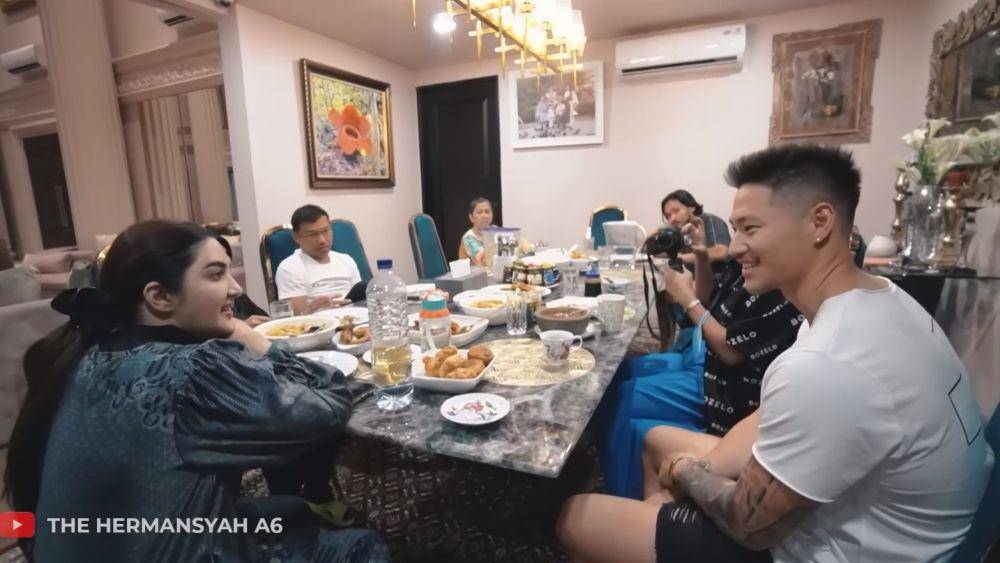 Millen buka puasa di rumah Ashanty (YouTube.com/The Hermansyah A6)